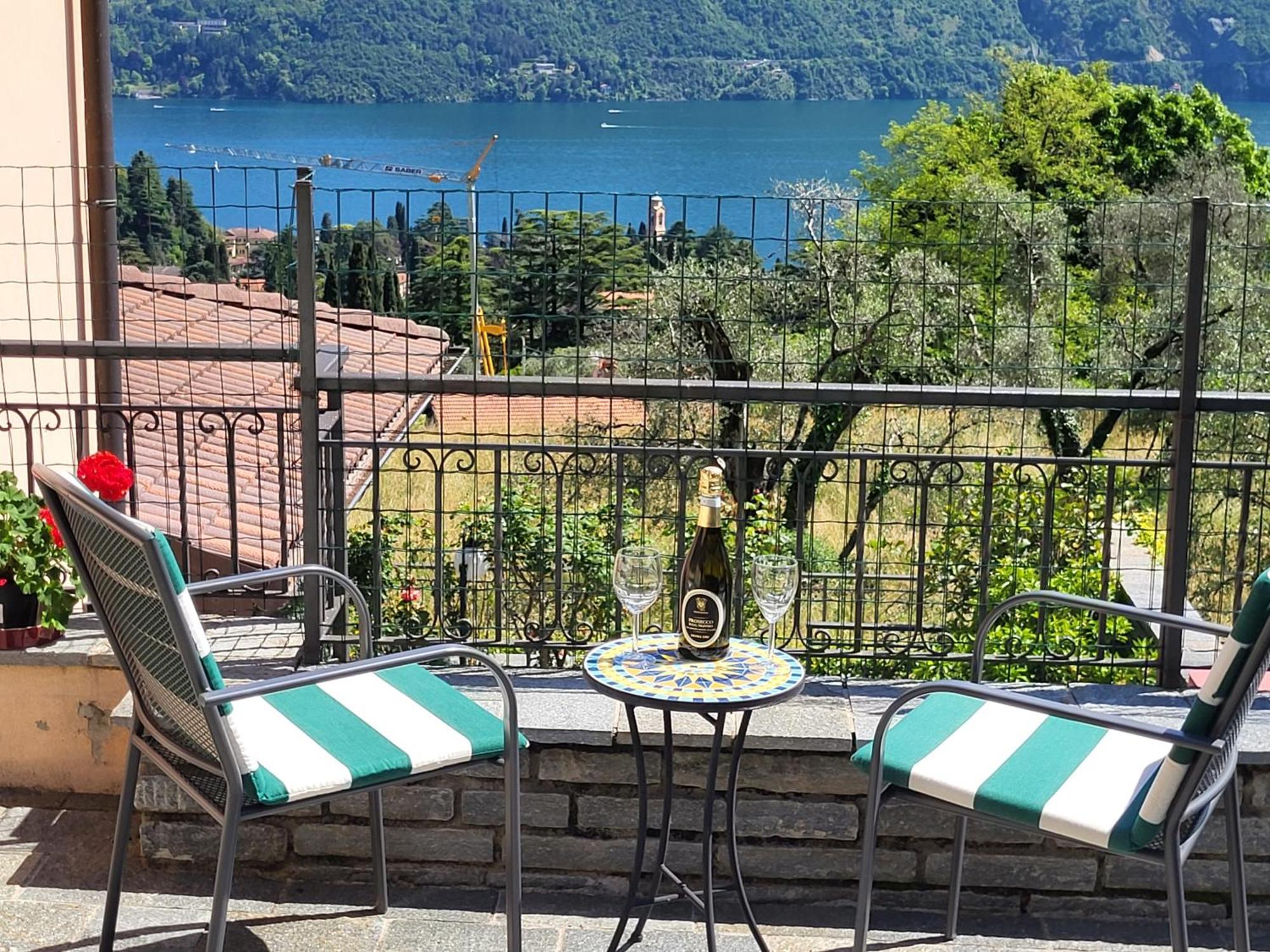 Casa Intignano - Appartamento Con Terrazzo Vista Lago Tremezzo Bagian luar foto
