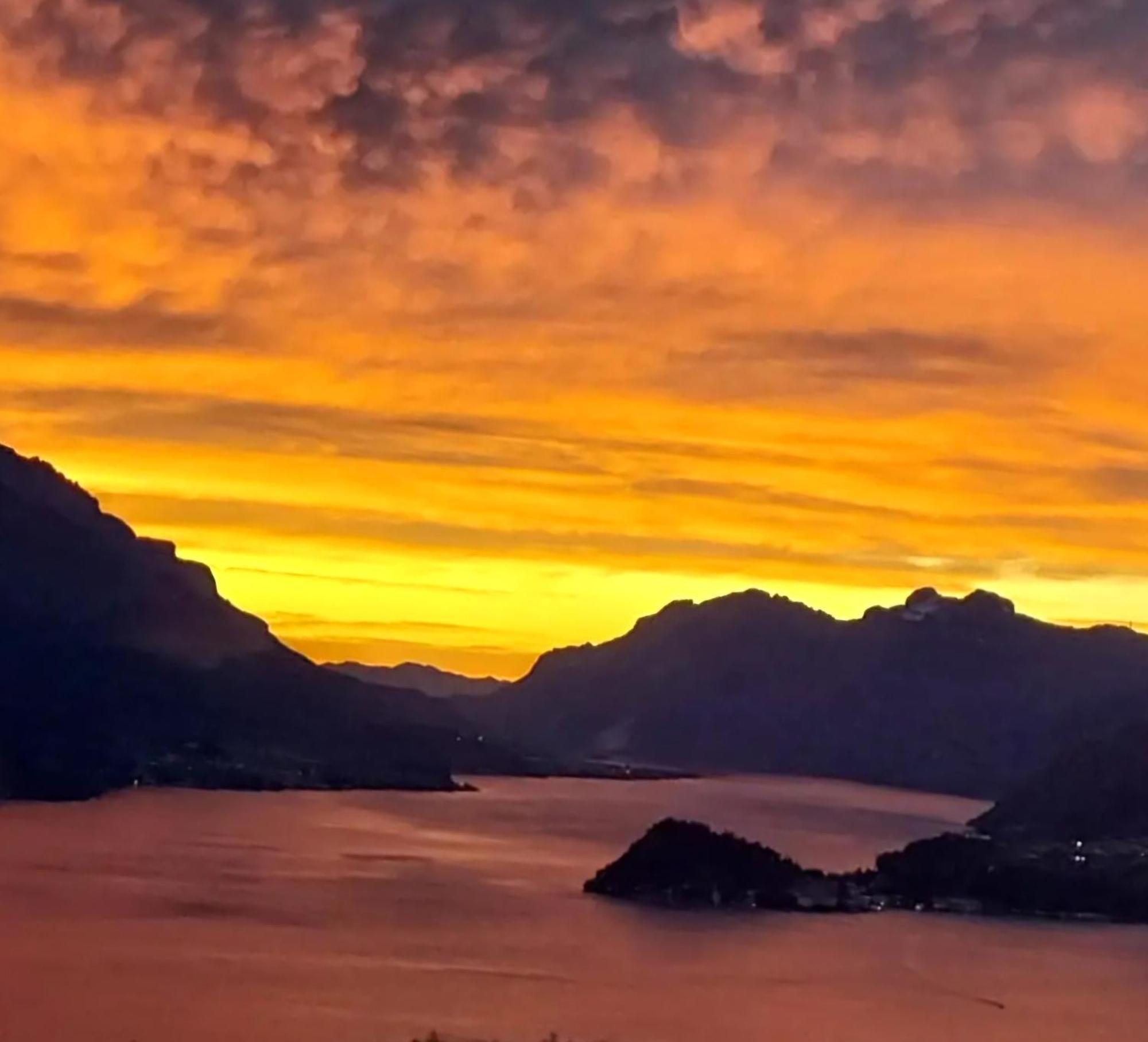 Casa Intignano - Appartamento Con Terrazzo Vista Lago Tremezzo Bagian luar foto