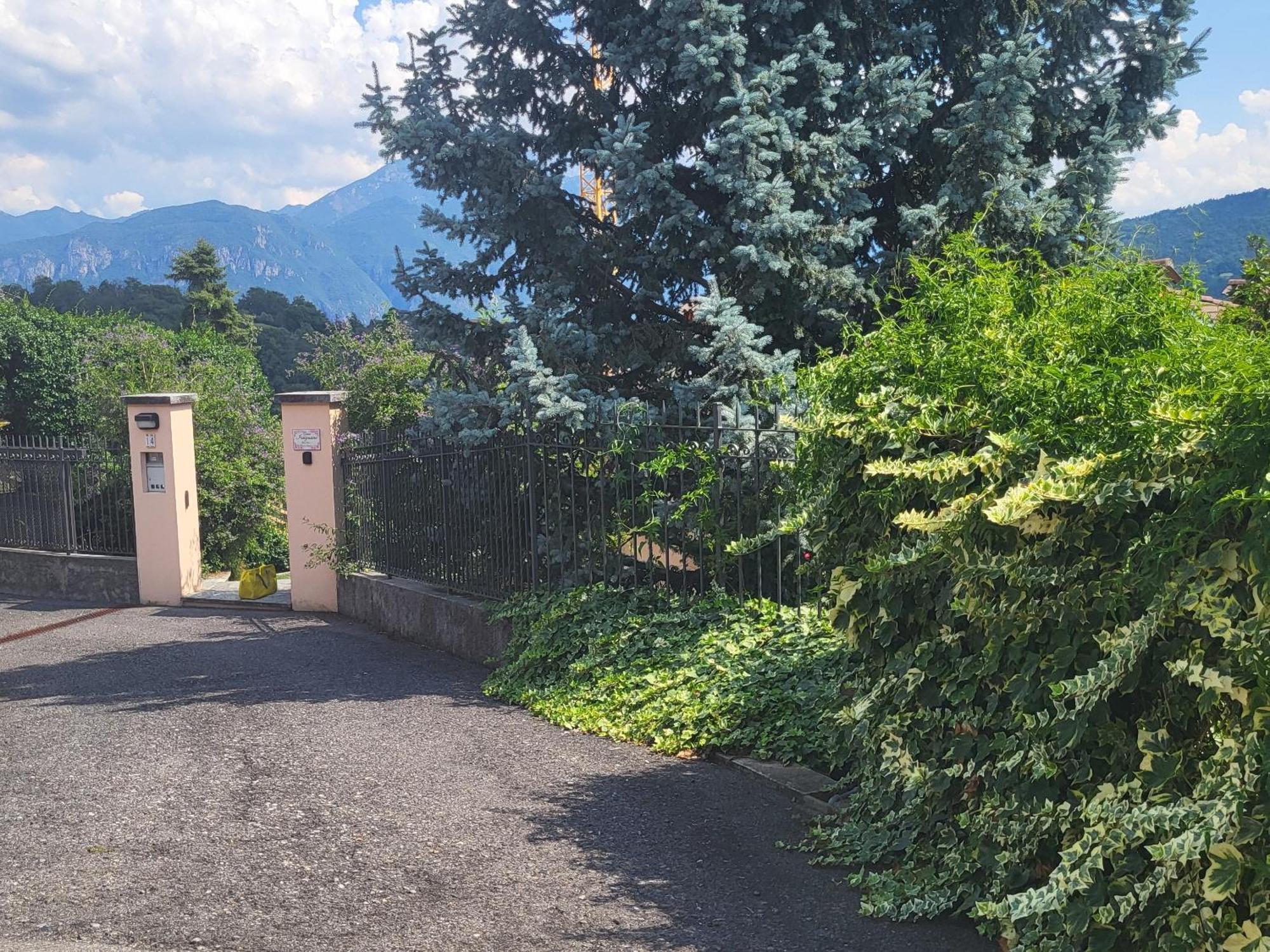 Casa Intignano - Appartamento Con Terrazzo Vista Lago Tremezzo Ruang foto
