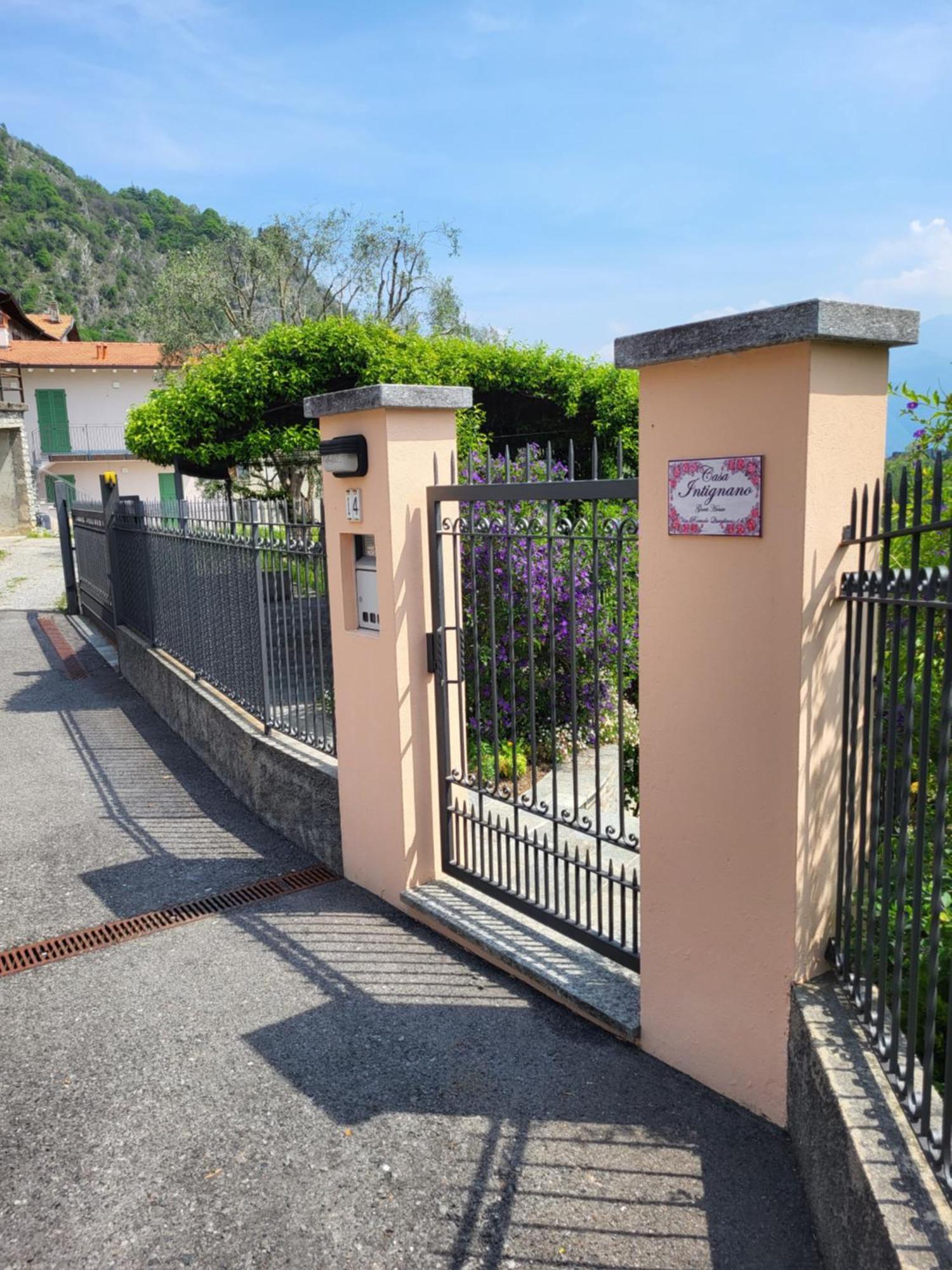Casa Intignano - Appartamento Con Terrazzo Vista Lago Tremezzo Bagian luar foto